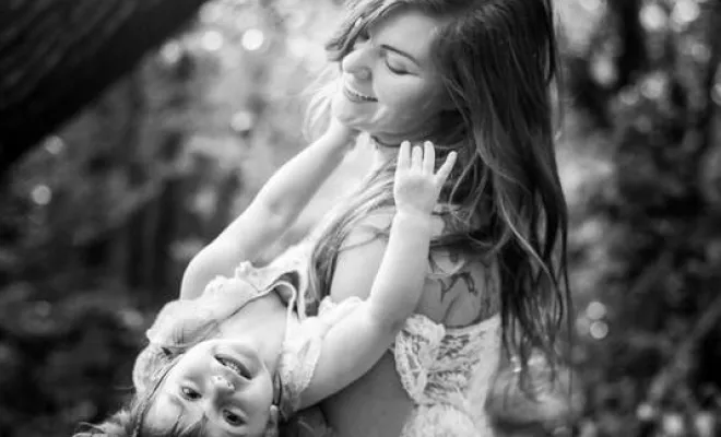 Photographe professionnelle shooting mère et fille à Besançon, Besançon, TAILS PHOTOGRAPHIE