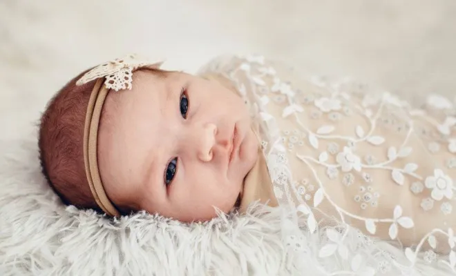 Photographe professionnelle shooting naissance à Besançon, Besançon, TAILS PHOTOGRAPHIE