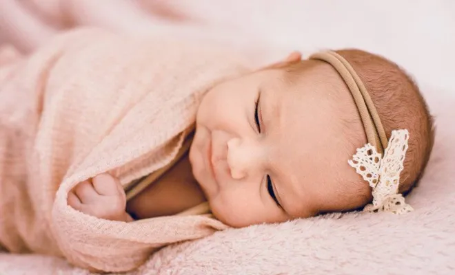 Photographe professionnelle shooting naissance à Besançon, Besançon, TAILS PHOTOGRAPHIE