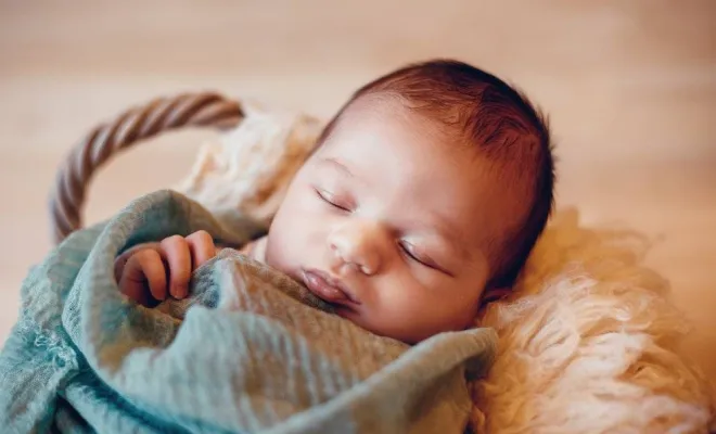 Photographe professionnelle shooting naissance à Besançon, Besançon, TAILS PHOTOGRAPHIE