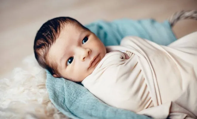 Photographe professionnelle shooting naissance à Besançon, Besançon, TAILS PHOTOGRAPHIE