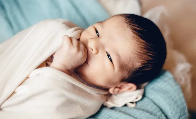 Photographe professionnelle shooting naissance à Besançon, Besançon, TAILS PHOTOGRAPHIE