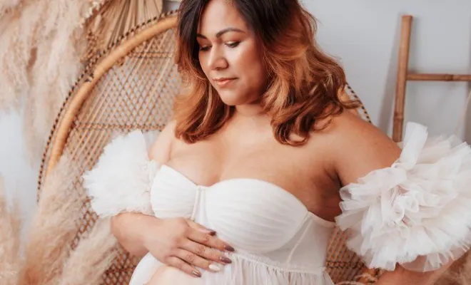 Photographe professionnelle shooting photo grossesse en couple à Besançon, Besançon, TAILS PHOTOGRAPHIE