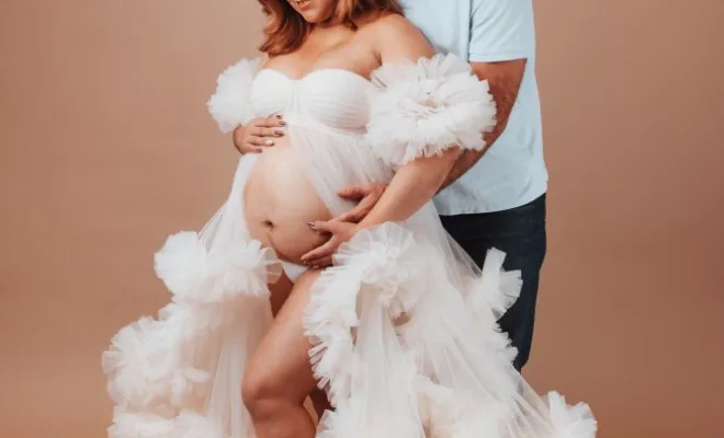 Photographe professionnelle shooting photo grossesse en couple à Besançon, Besançon, TAILS PHOTOGRAPHIE