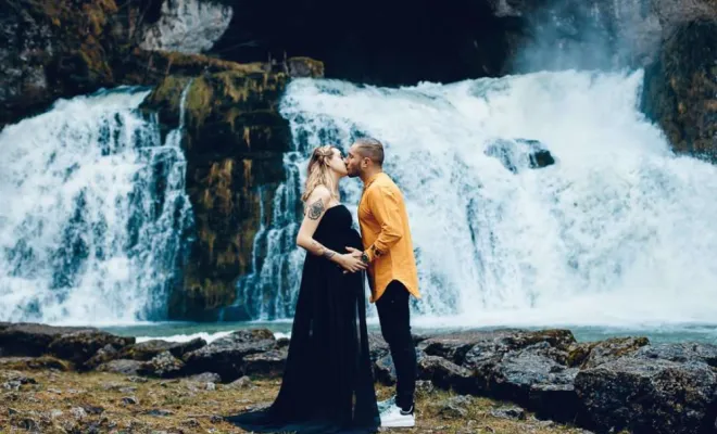 Photographe professionnelle shooting photo grossesse en couple en Franche Comté, Besançon, TAILS PHOTOGRAPHIE