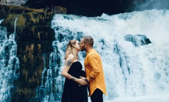 Photographe professionnelle shooting photo grossesse en couple en Franche Comté, Besançon, TAILS PHOTOGRAPHIE