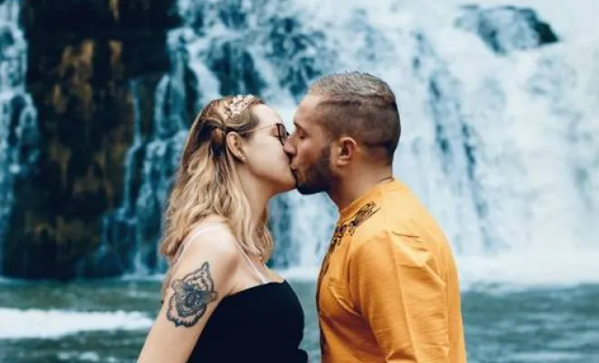 Photographe professionnelle shooting photo grossesse en couple en Franche Comté, Besançon, TAILS PHOTOGRAPHIE