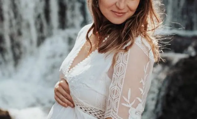 Photographe professionnelle shooting photo grossesse en extérieur à Besançon, Besançon, TAILS PHOTOGRAPHIE