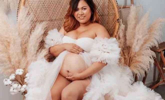 Photographe professionnelle shooting photo grossesse glamour en studio à Besançon, Besançon, TAILS PHOTOGRAPHIE