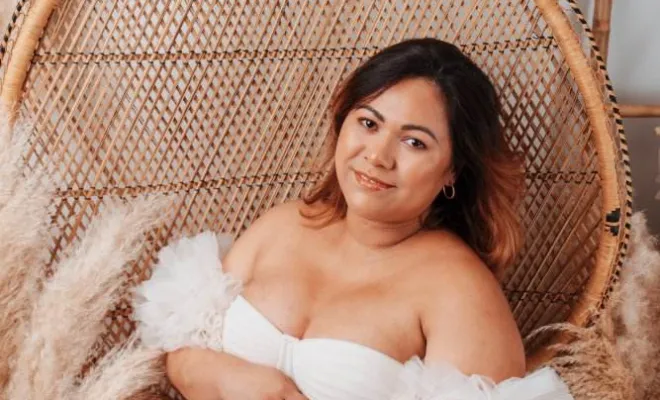 Photographe professionnelle shooting photo grossesse glamour en studio à Besançon, Besançon, TAILS PHOTOGRAPHIE