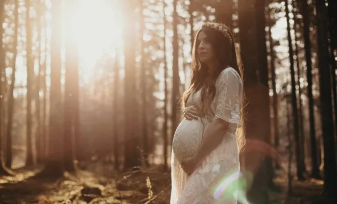 Photographe professionnelle shooting photo grossesse maman seule à Besançon, Besançon, TAILS PHOTOGRAPHIE