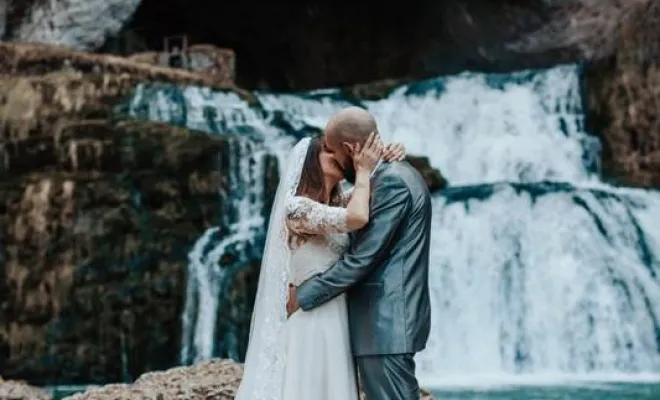 Photographe professionnelle shooting photo mariage en pleine nature en Franche-Comté, Besançon, TAILS PHOTOGRAPHIE