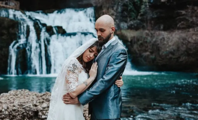 Photographe professionnelle shooting photo mariage en pleine nature en Franche-Comté, Besançon, TAILS PHOTOGRAPHIE