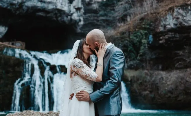 Photographe professionnelle shooting photo mariage en pleine nature en Franche-Comté, Besançon, TAILS PHOTOGRAPHIE
