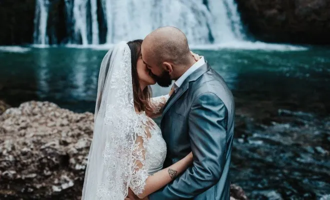 Photographe professionnelle shooting photo mariage en pleine nature en Franche-Comté, Besançon, TAILS PHOTOGRAPHIE