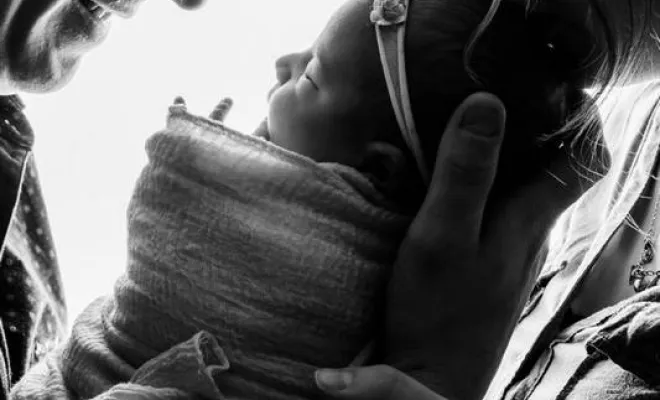 Photographe professionnelle shooting photo naissance en famille à Besançon, Besançon, TAILS PHOTOGRAPHIE