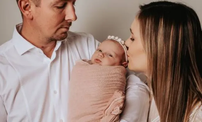 Photographe professionnelle shooting photo naissance en studio à Besançon, Besançon, TAILS PHOTOGRAPHIE