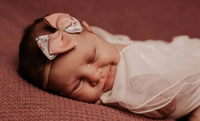 Photographe professionnelle shooting photo naissance en studio à Besançon, Besançon, TAILS PHOTOGRAPHIE