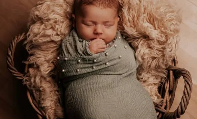 Photographe professionnelle shooting photo naissance en studio à Besançon, Besançon, TAILS PHOTOGRAPHIE