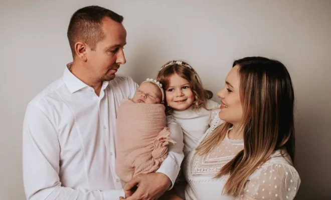 Photographe professionnelle shooting photo naissance en studio à Besançon, Besançon, TAILS PHOTOGRAPHIE