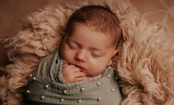 Photographe professionnelle shooting photo naissance en studio à Besançon, Besançon, TAILS PHOTOGRAPHIE