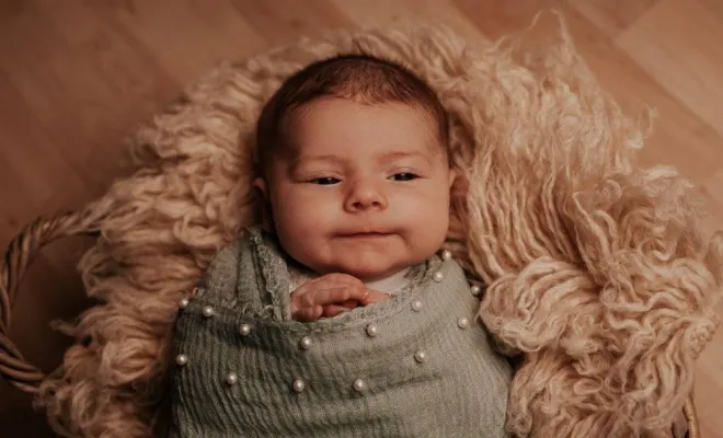 Photographe professionnelle shooting photo naissance en studio à Besançon, Besançon, TAILS PHOTOGRAPHIE