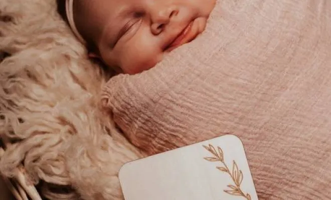 Photographe professionnelle shooting photo naissance en studio à Besançon, Besançon, TAILS PHOTOGRAPHIE