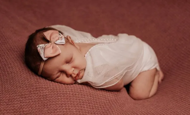 Photographe professionnelle shooting photo naissance en studio à Besançon, Besançon, TAILS PHOTOGRAPHIE