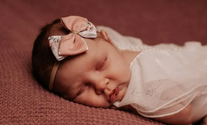 Photographe professionnelle shooting photo naissance en studio à Besançon, Besançon, TAILS PHOTOGRAPHIE