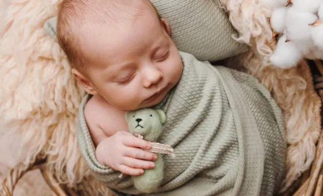 Photographe professionnelle shooting photo nouveau né en studio à Besançon, Besançon, TAILS PHOTOGRAPHIE