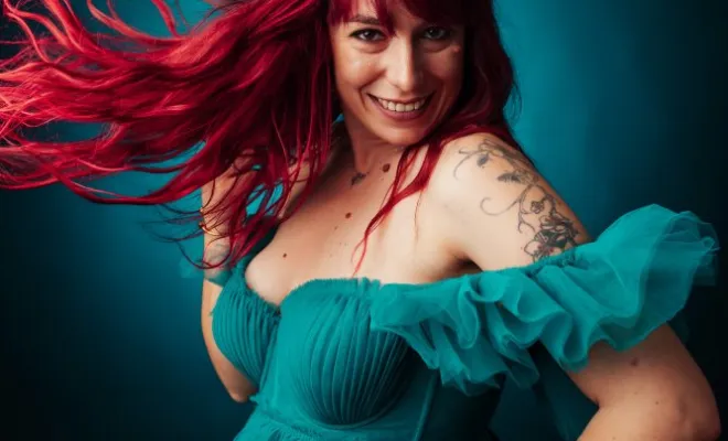 Photographe professionnelle shooting photo portrait femme glamour en studio à Besançon, Besançon, TAILS PHOTOGRAPHIE