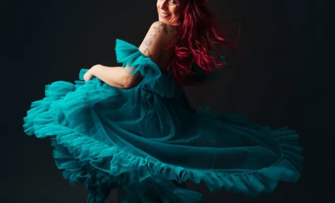 Photographe professionnelle shooting photo portrait femme glamour en studio à Besançon, Besançon, TAILS PHOTOGRAPHIE