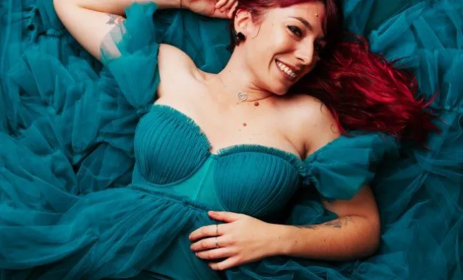 Photographe professionnelle shooting photo portrait femme glamour en studio à Besançon, Besançon, TAILS PHOTOGRAPHIE