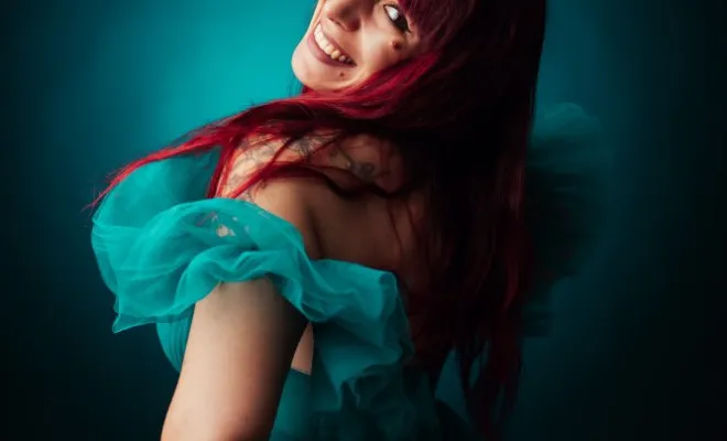 Photographe professionnelle shooting photo portrait femme glamour en studio à Besançon, Besançon, TAILS PHOTOGRAPHIE