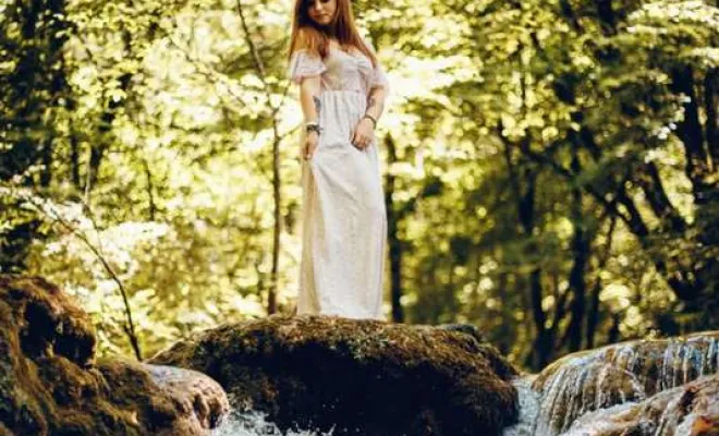 Photographe professionnelle shooting portrait aux cascades près de Besançon, Besançon, TAILS PHOTOGRAPHIE