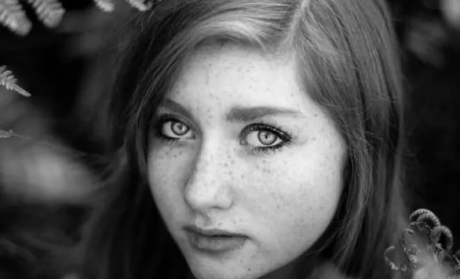 Photographe professionnelle shooting portrait femme en pleine nature à Besançon, Besançon, TAILS PHOTOGRAPHIE