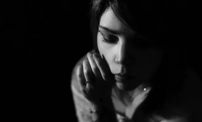 Photographe professionnelle shooting portrait femme en studio à Besançon, Besançon, TAILS PHOTOGRAPHIE