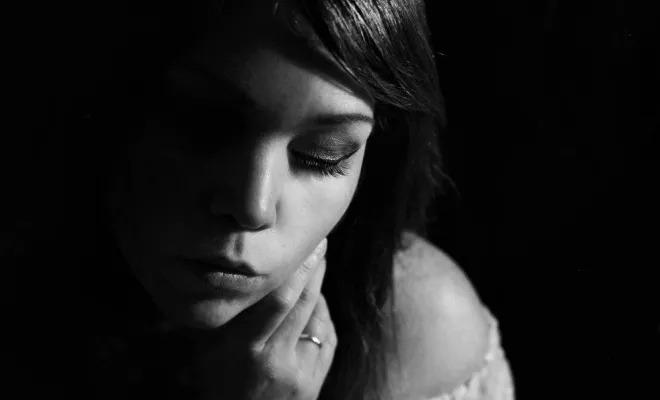 Photographe professionnelle shooting portrait femme en studio à Besançon, Besançon, TAILS PHOTOGRAPHIE