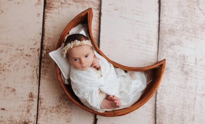 Photographe professionnelle spécialisée en shooting naissance en Franche-Comté, Besançon, TAILS PHOTOGRAPHIE