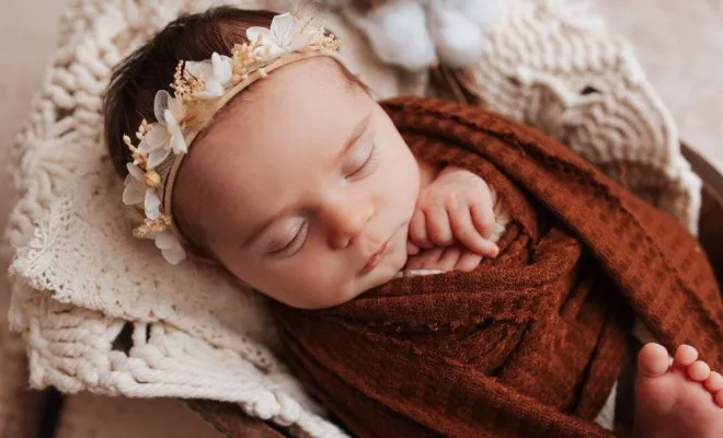 Photographe professionnelle spécialisée en shooting naissance en Franche-Comté, Besançon, TAILS PHOTOGRAPHIE