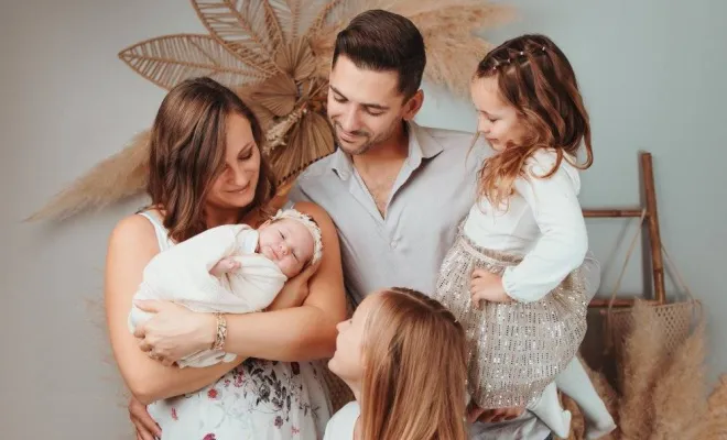 Photographe pour shooting photo naissance en famille à Besançon, Besançon, TAILS PHOTOGRAPHIE