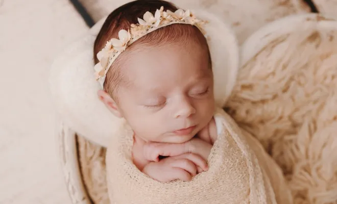 Photographe spécialisé en séance photo nouveau-né en famille à Besançon, Besançon, TAILS PHOTOGRAPHIE