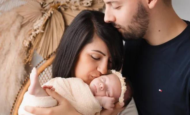 Photographe spécialisé en séance photo nouveau-né en famille à Besançon, Besançon, TAILS PHOTOGRAPHIE