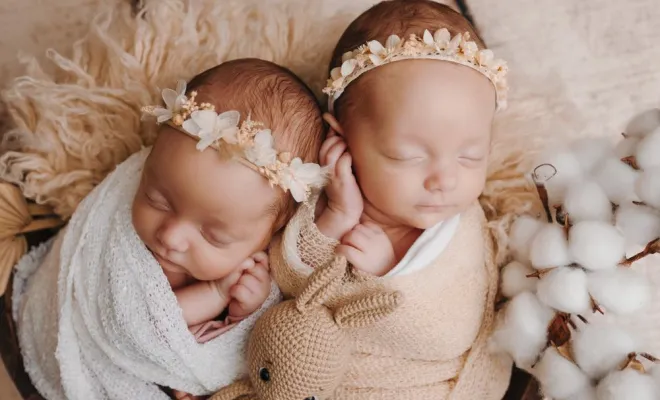 Photographe spécialisée en naissance – Shooting photo de jumelles en studio à Besançon, Besançon, TAILS PHOTOGRAPHIE