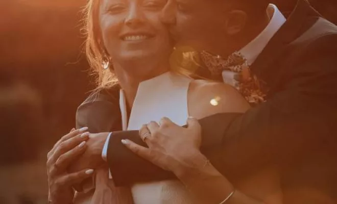 Photos de couple à la golden hour avec votre photographe de mariage dans le Doubs, Besançon, TAILS PHOTOGRAPHIE