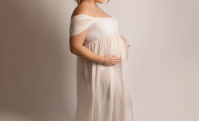 Photographe professionnelle séance photo pour femme enceinte en studio à Besançon, Besançon, TAILS PHOTOGRAPHIE