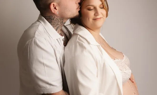 Photographe professionnelle séance photo pour femme enceinte en studio à Besançon, Besançon, TAILS PHOTOGRAPHIE