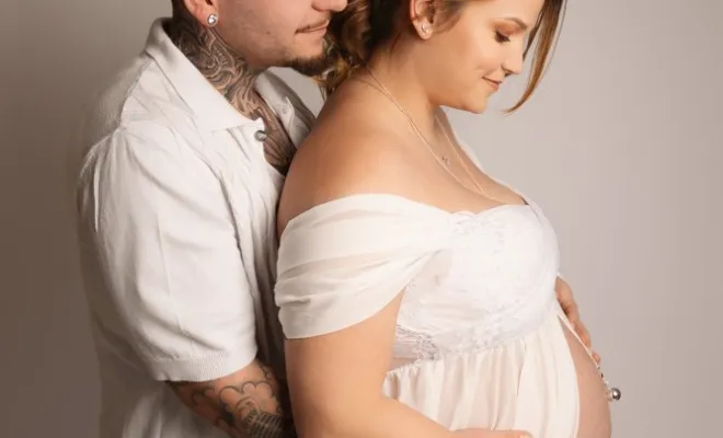 Photographe professionnelle séance photo pour femme enceinte en studio à Besançon, Besançon, TAILS PHOTOGRAPHIE