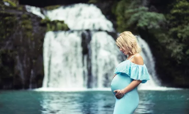 Séance photo grossesse à la Source du Lison, Besançon, TAILS PHOTOGRAPHIE