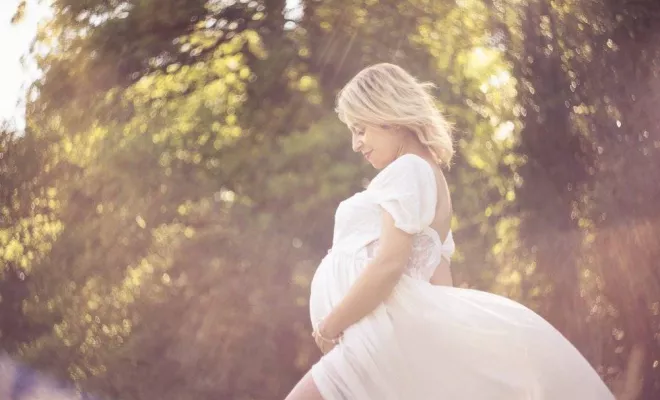 Séance photo grossesse à la Source du Lison, Besançon, TAILS PHOTOGRAPHIE